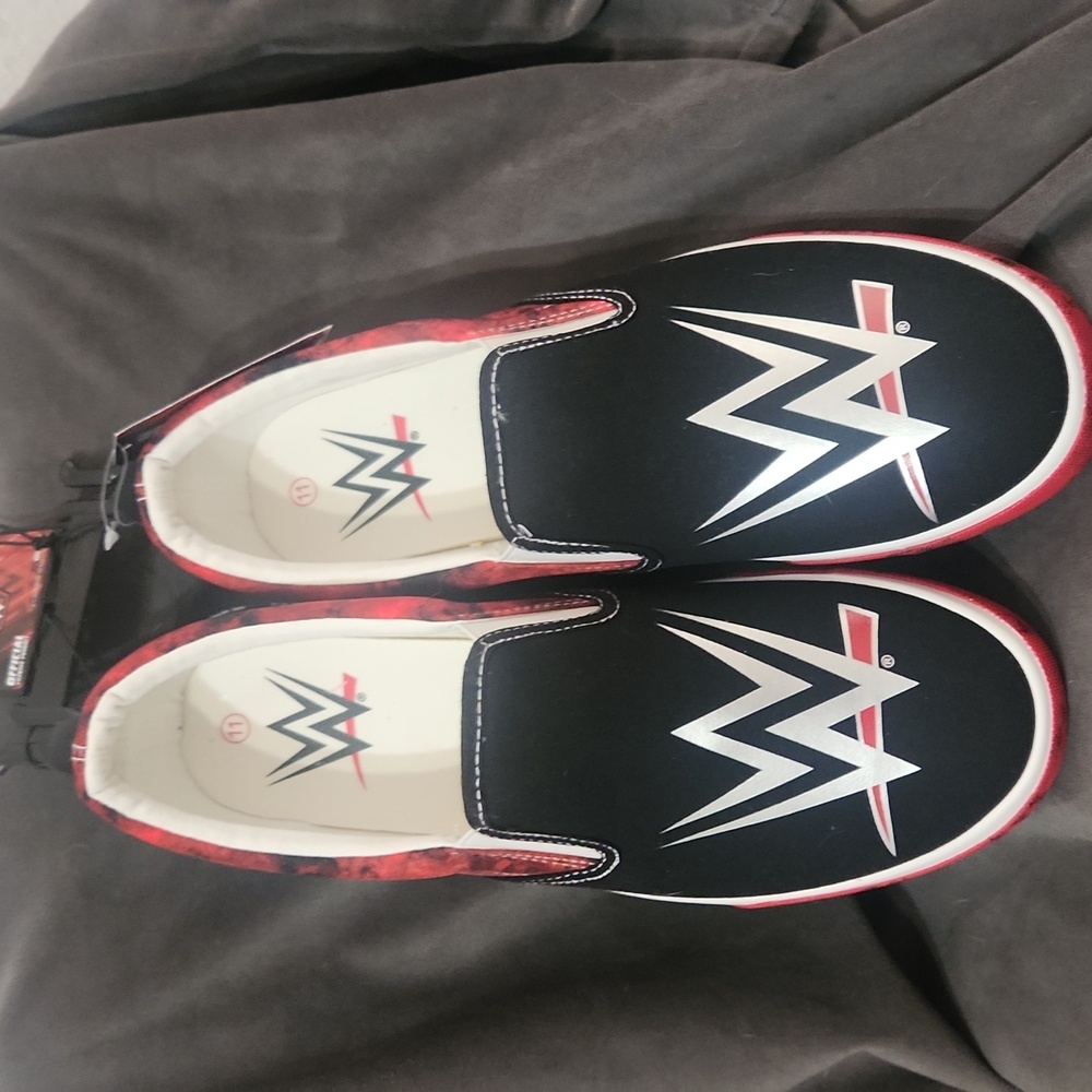 WWE Men's Slip-on Sneaker NWT size 11